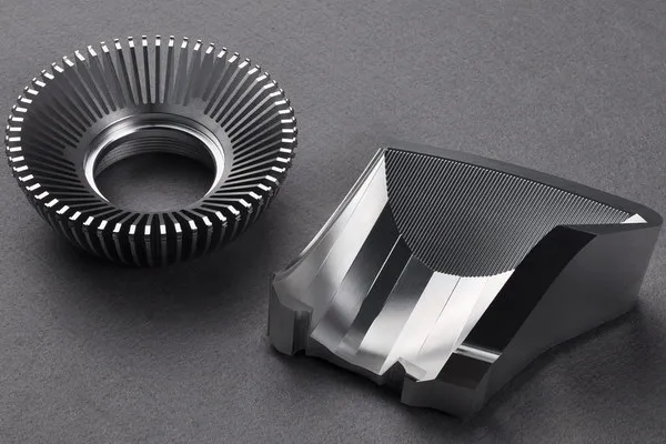 Gruboziarniste techniki obróbki dla komponentów stopu aluminium